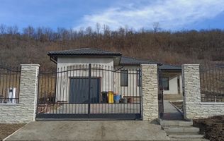Casă nouă de vânzare – 80 mp utili, 1600 mp teren,în Cerghid, Mureș