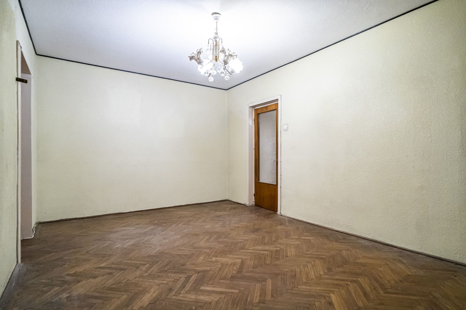 Drumul Taberei 3 camere, 4/10, bloc stradal, c-tie 1980, bucatarie mare, 2 bai - Poză 3