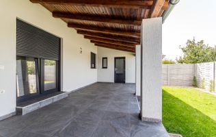 VILĂ INDEPENDENTĂ ENERGETIC – CĂLUGĂRENI, 10 KM DE ARAD - COMISION 0