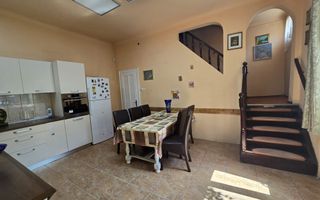 Casă cu grădină in zonă centrală - Poză 8