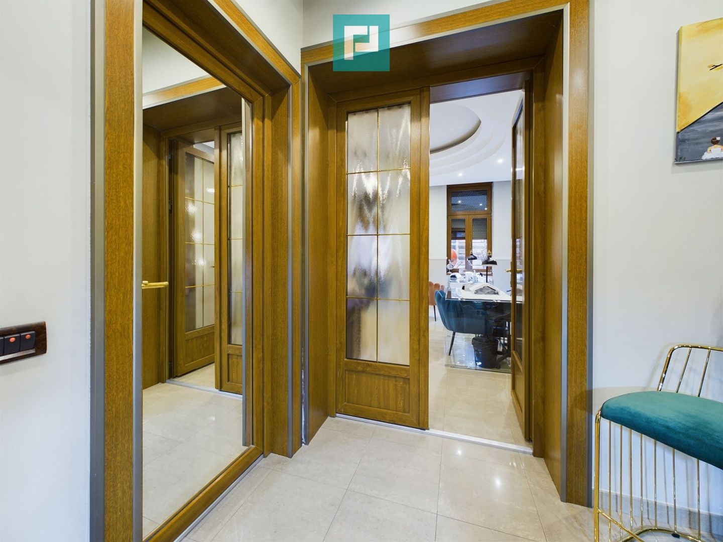 Post manichiură în salon Ultracentral - Poză 8