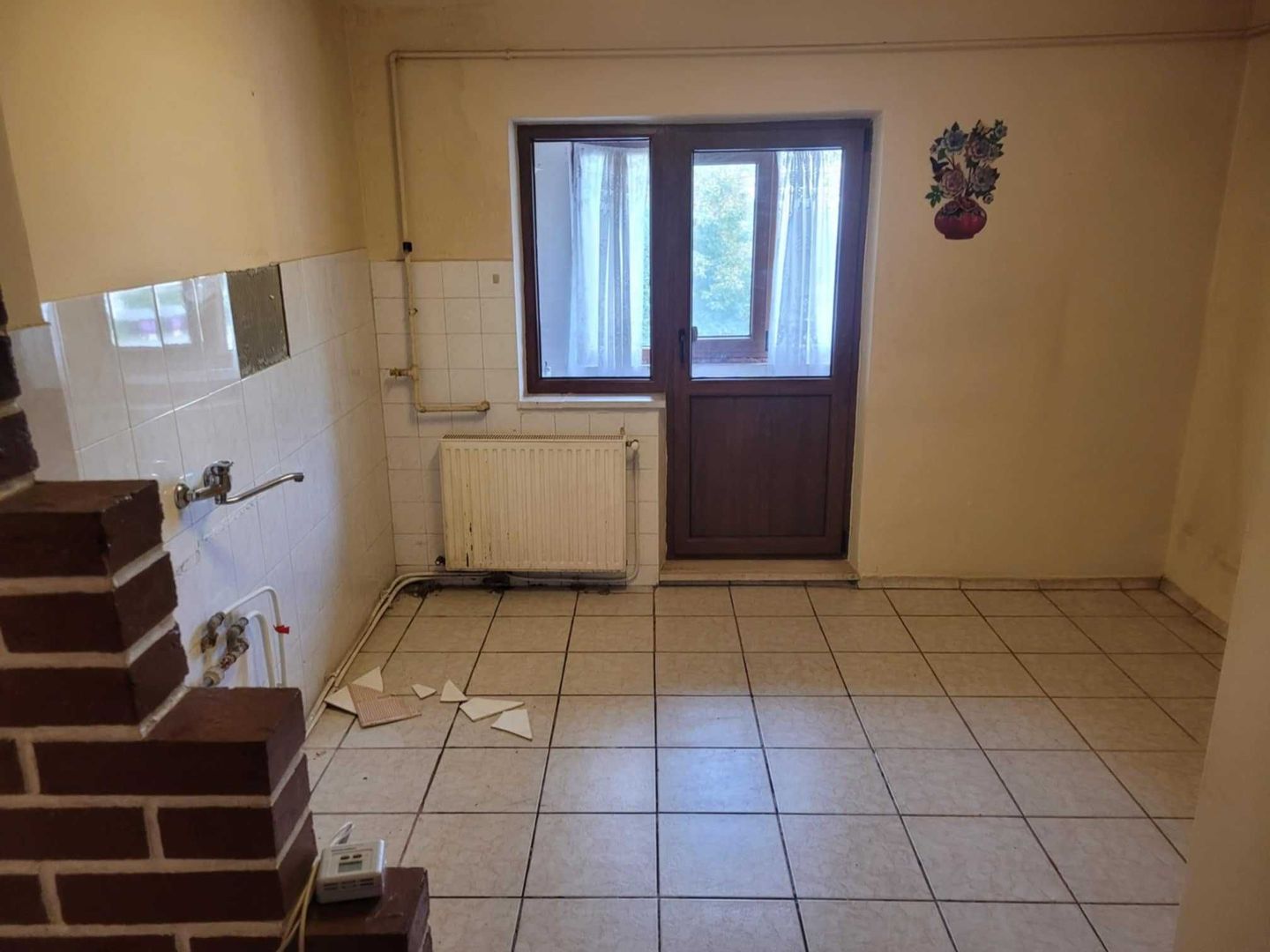 Apartament 2 camere Micro 17, etajul II, zona pietei, stil Carpati - Poză 1