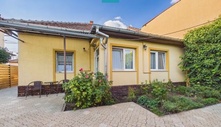 Casă cu 2 apartamente în Grădiște