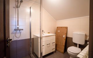 Pensiune cu 12 camere in Baile 1 Mai - Poză 16