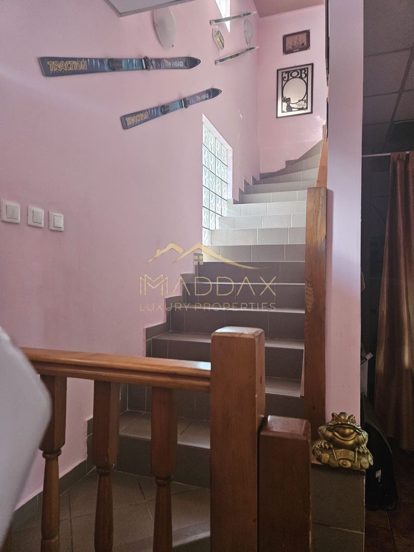 Pensiune 10 camere cu restaurant // teren 900 mp // Moieciu de Jos - Poză 43