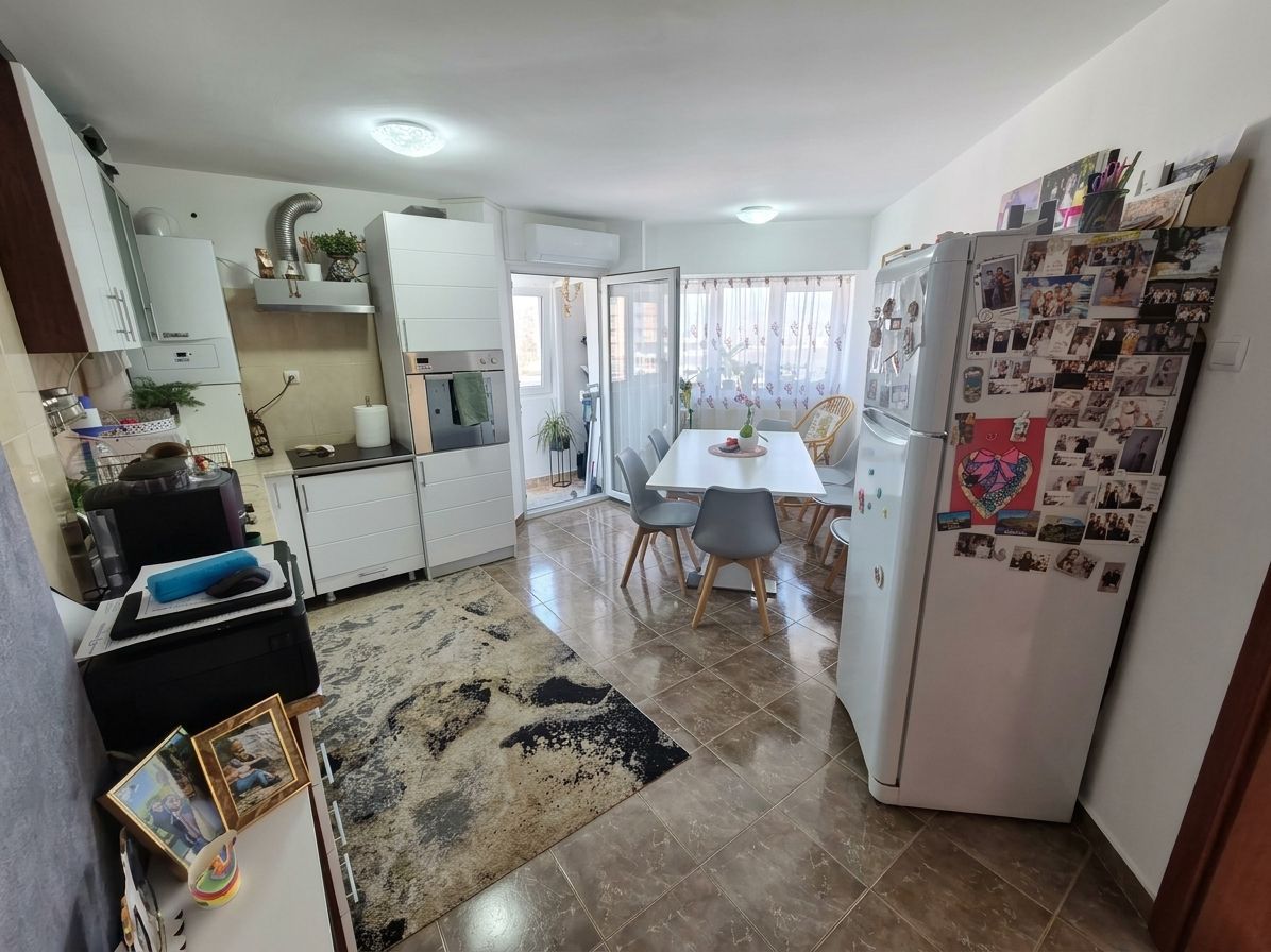 Apartament 2 camere, decomandat, Cetate, et.3 - Poză 1