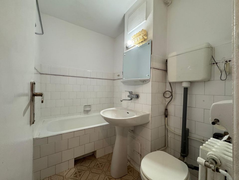 Apartament 3 camere decomandat, 56 mp utili, etaj 2 – zona Torontalului - Poză 8