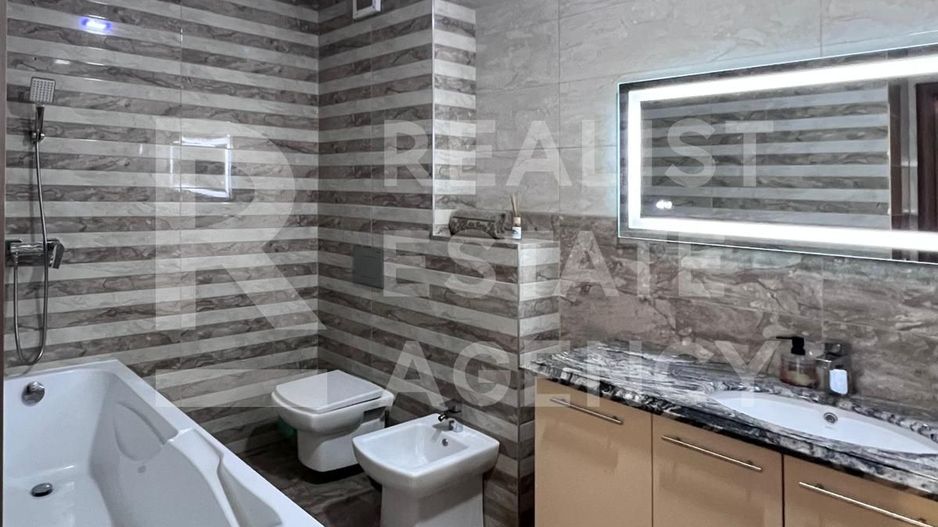 Apartament cu 3 camere – 13 Decembrie,  Coresi la 5 minute pe jos. - Poză 13