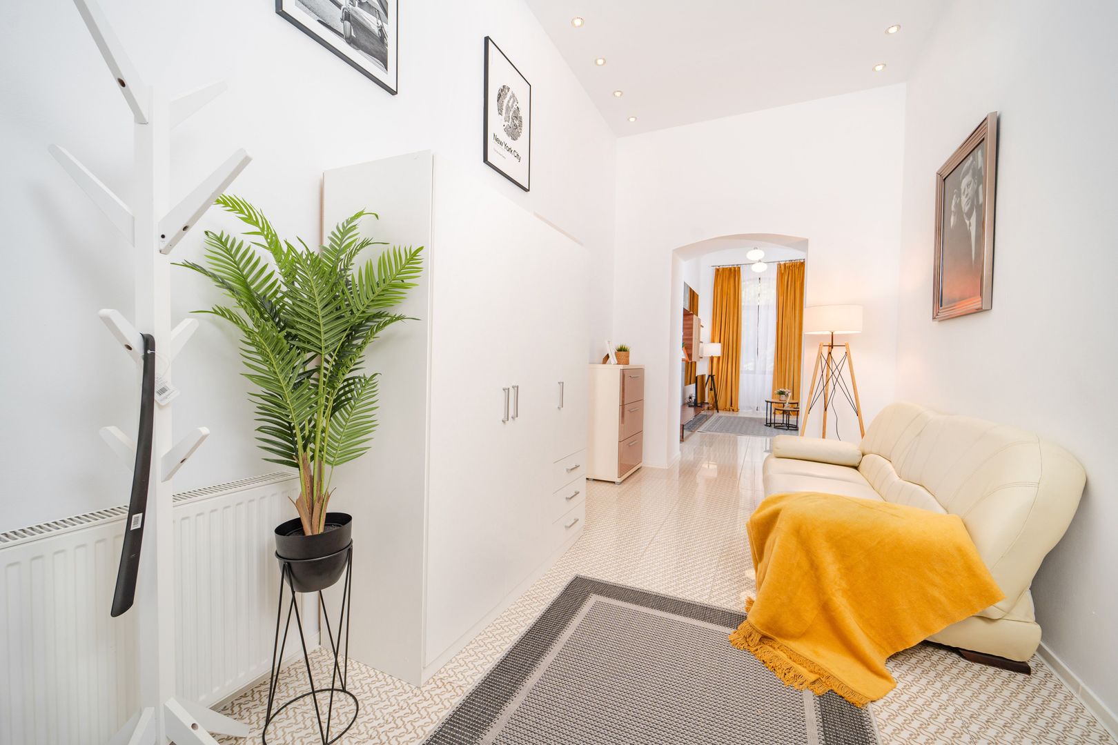 Apartament renovat in cladire istorica - Poză 10