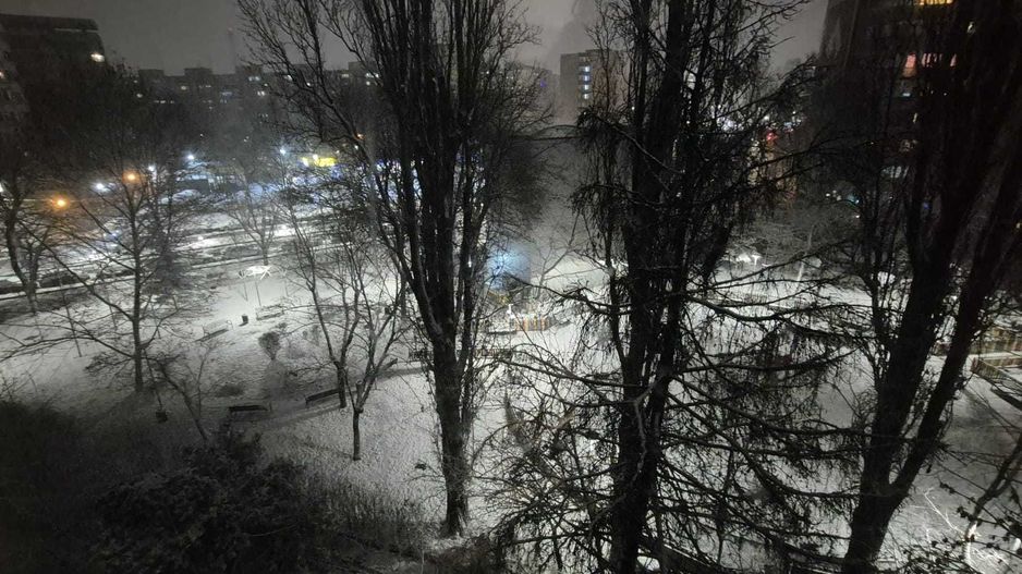 APARTAMENT 3 CAMERE SPATIOS ZONA FAVORIT - Poză 5