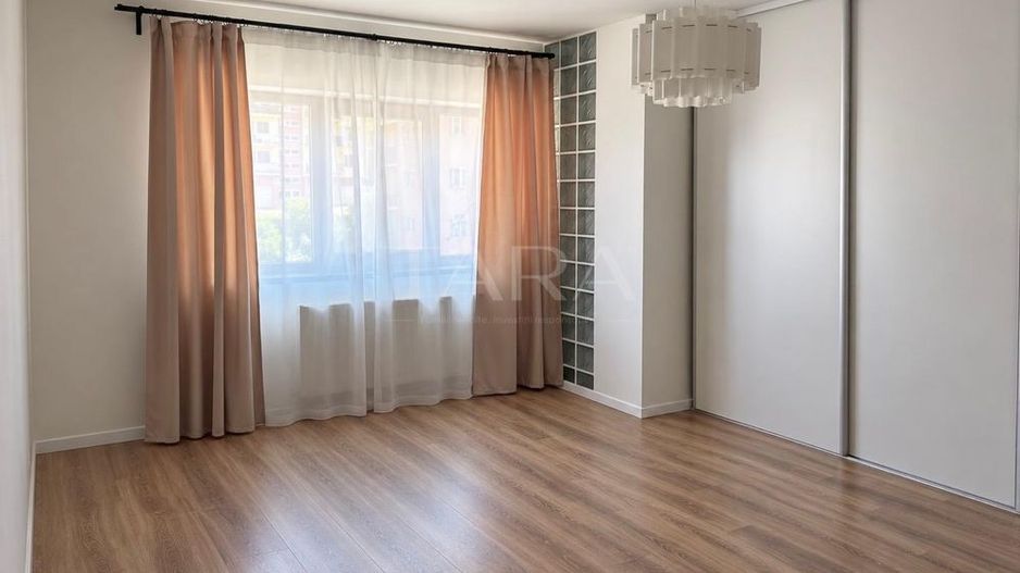 Apartament cu 2 camere decomandate, balcon, parcare cu CF. - Poză 1