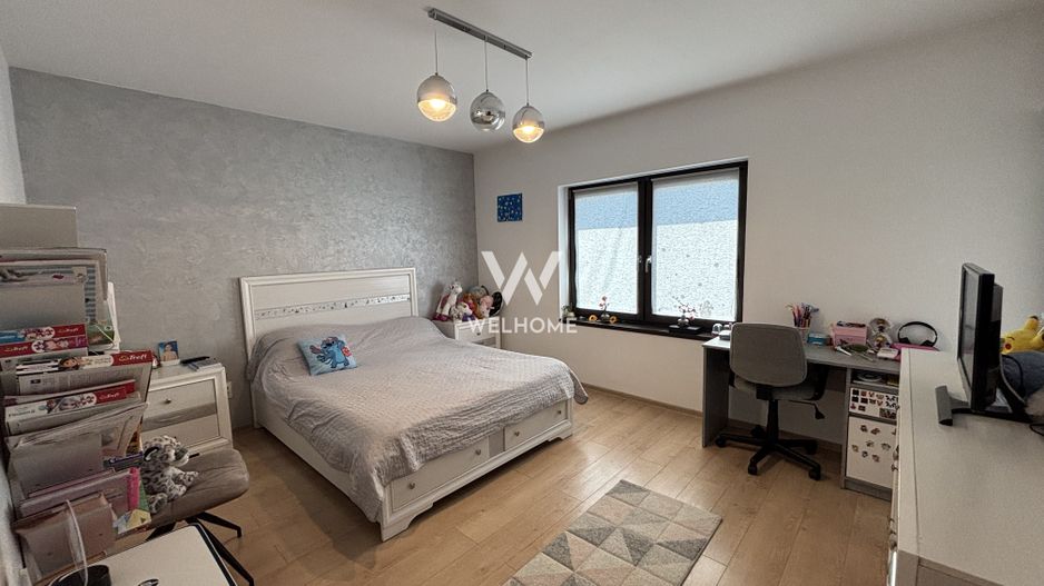 Casa generoasa LA CHEIE, curte 200 mp in Selimbar - Poză 12