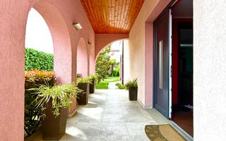 Vila cu 4 camere cu lift, jacuzzi și terasă panoramică tip penthouse - Poză 2