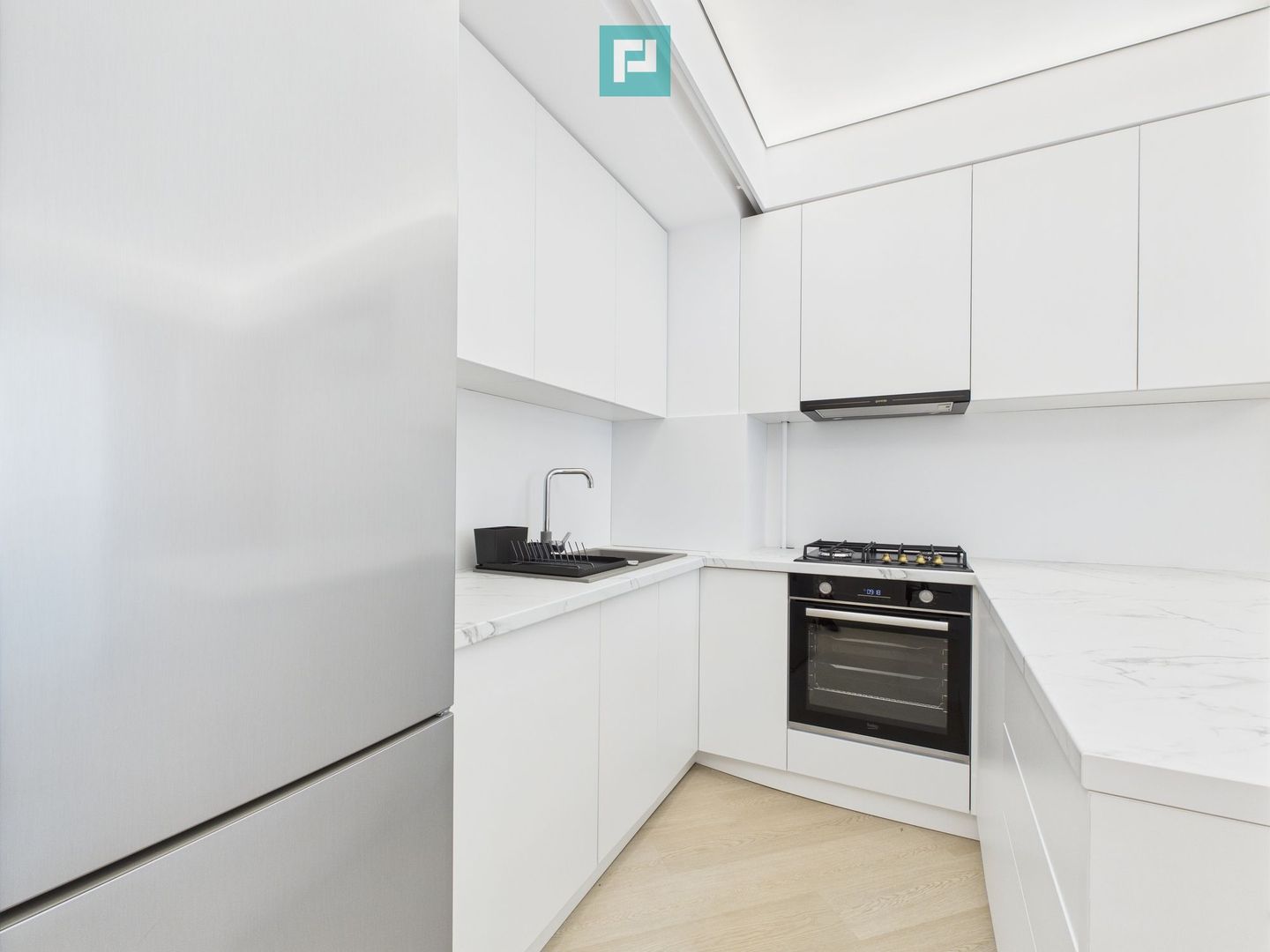 Vand Apartament 2 camere Cortina North - mobilat si utilat - Poză 10