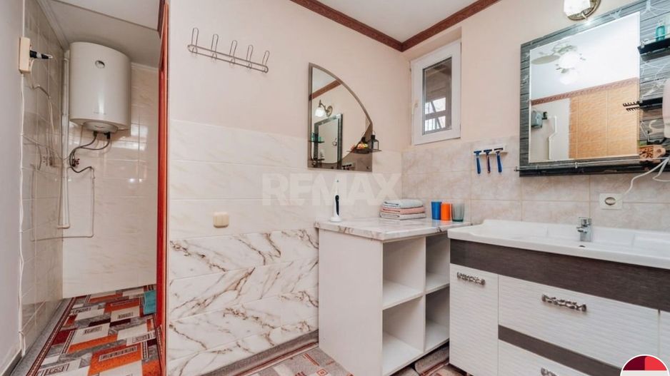 Casă de vânzare, Obileni, Hîncești ,185 m² ,16 ari, 2 garaje - Poză 9