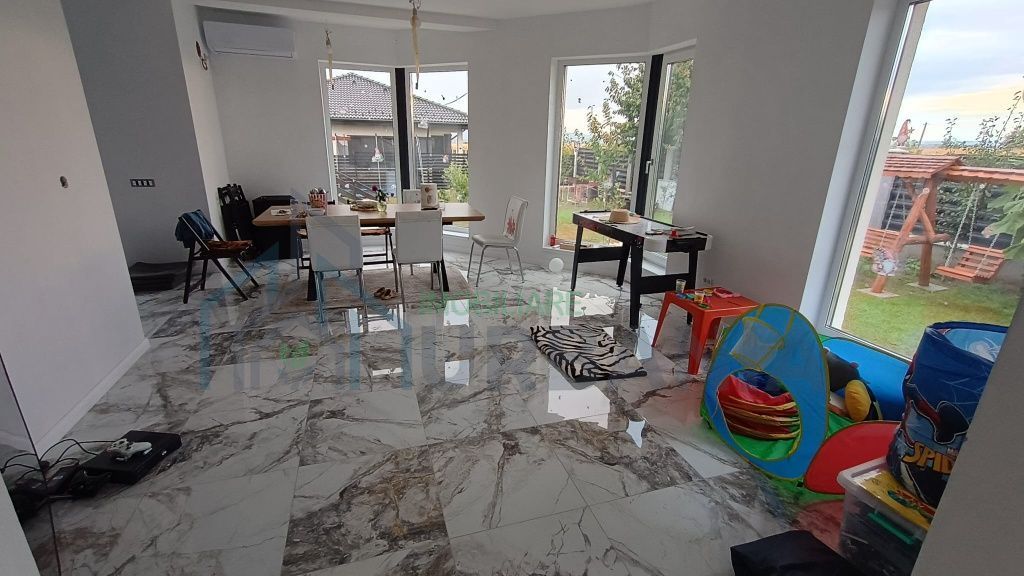 Casă de vânzare în Aroneanu, str. Busuiocului: 4 dormitoare, 3 băi, living open space, suprafață utilă 150 mp, teren 550 mp - Poză 4