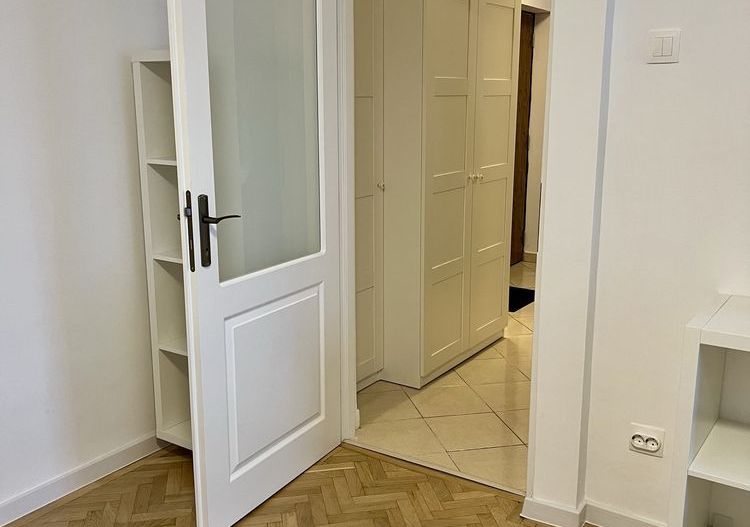 Decebal – Unirii | Garsonieră decomandată 43 mp | Centrală proprie | Renovată in - Poză 4