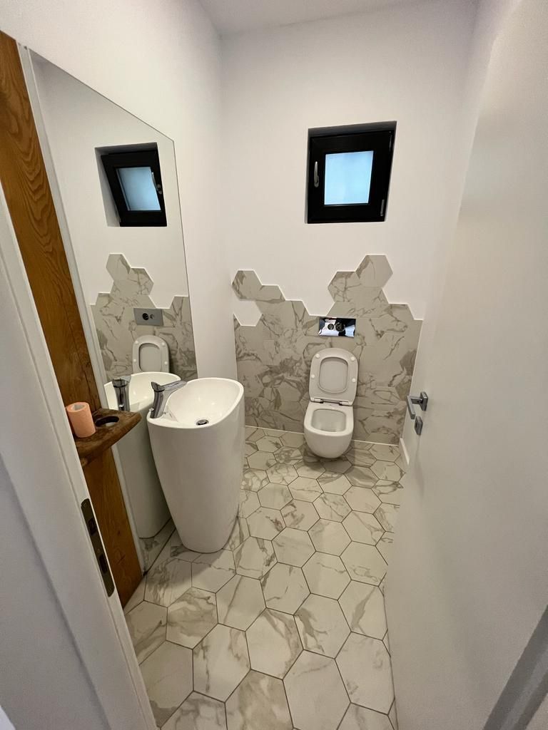 Locuinta moderna spatioasa cu garaj - Poză 26