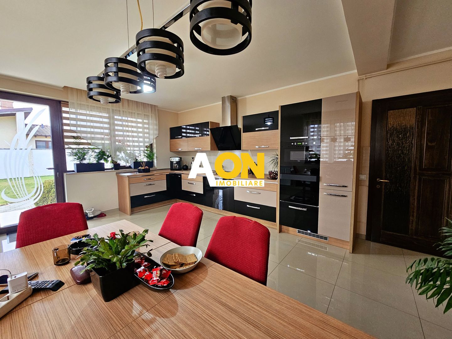 Casa 5 camere, 870 mp teren, mobilata, utilata, zona Cetate - Poză 6