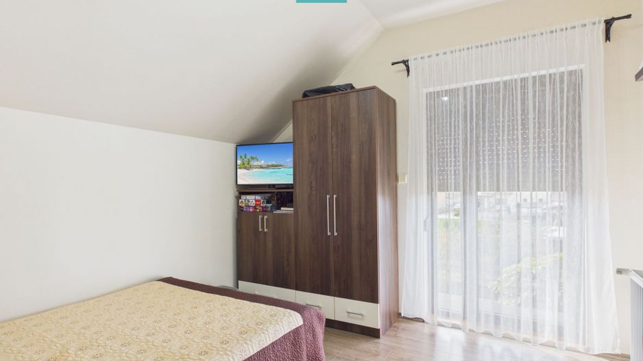 Casă cu 5 camere de vânzare în Curtici – spațiu, - Poză 11