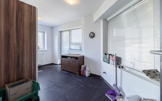 Clădire Modernă, Ideală pentru Locuință sau Afacere, cu Terasă Panoramică - Poză 19