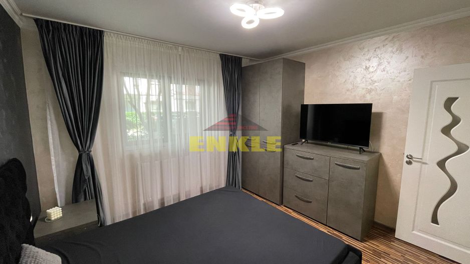 De vanzare apartament, 2 camere decomandat, zona Capat 1 - Poză 2