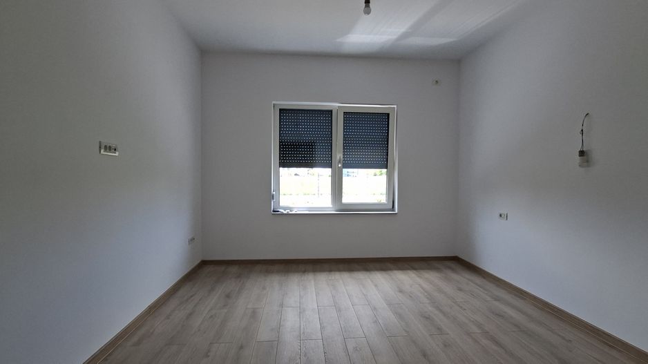 Locuinta individuala cu garaj- in stil mediteranean - Poză 9