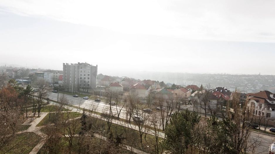 Vânzare, apartament, 3 camere, strada Miorița ,Centru. - Poză 1