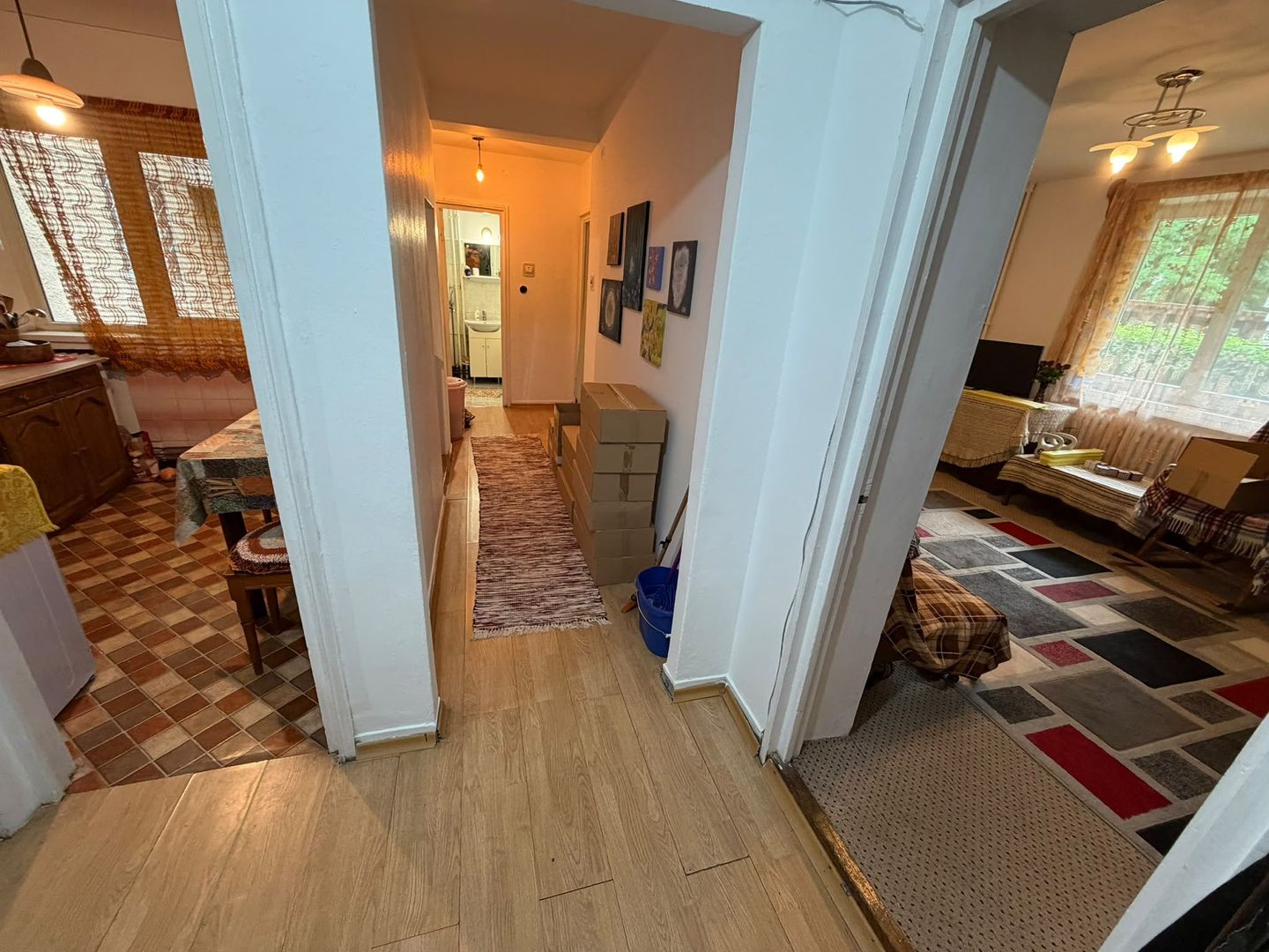 APARTAMENT CU 2 CAMERE 52 MP , PARTER  ,  ZONA CORNISA  5 MINUTE UMF - Poză 1