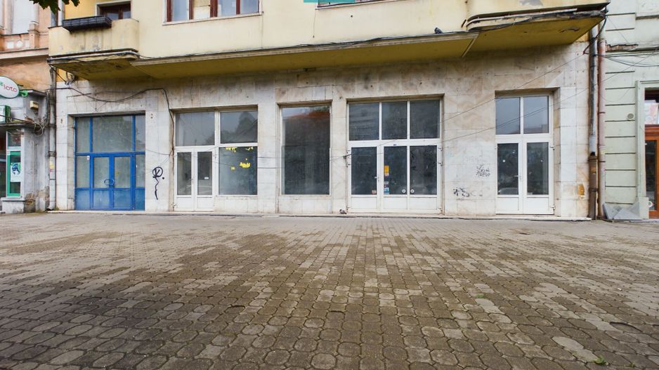 Spațiu comercial 338 mp pe Bulevardul Revoluției - Poză 1