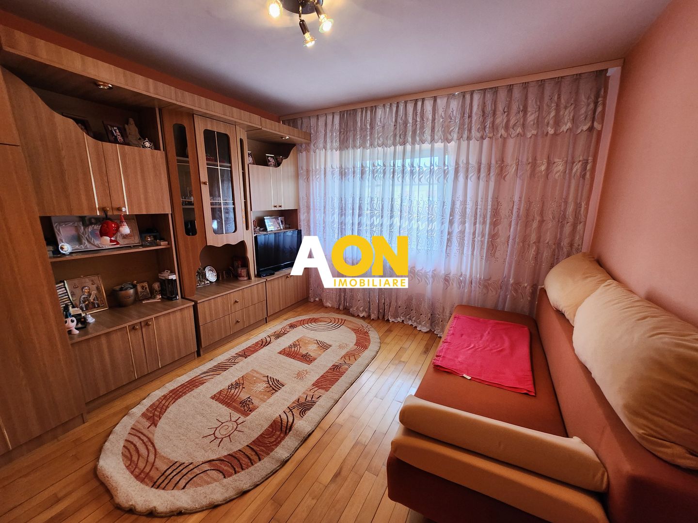 De vanzare apartament 3 camere, zona Cetate - Poză 2