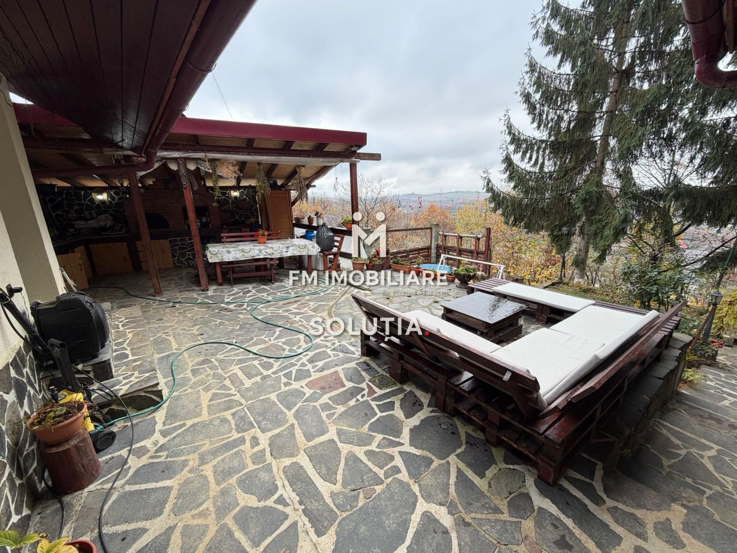 Casă de  vânzare cu vedere panoramică - Poză 1