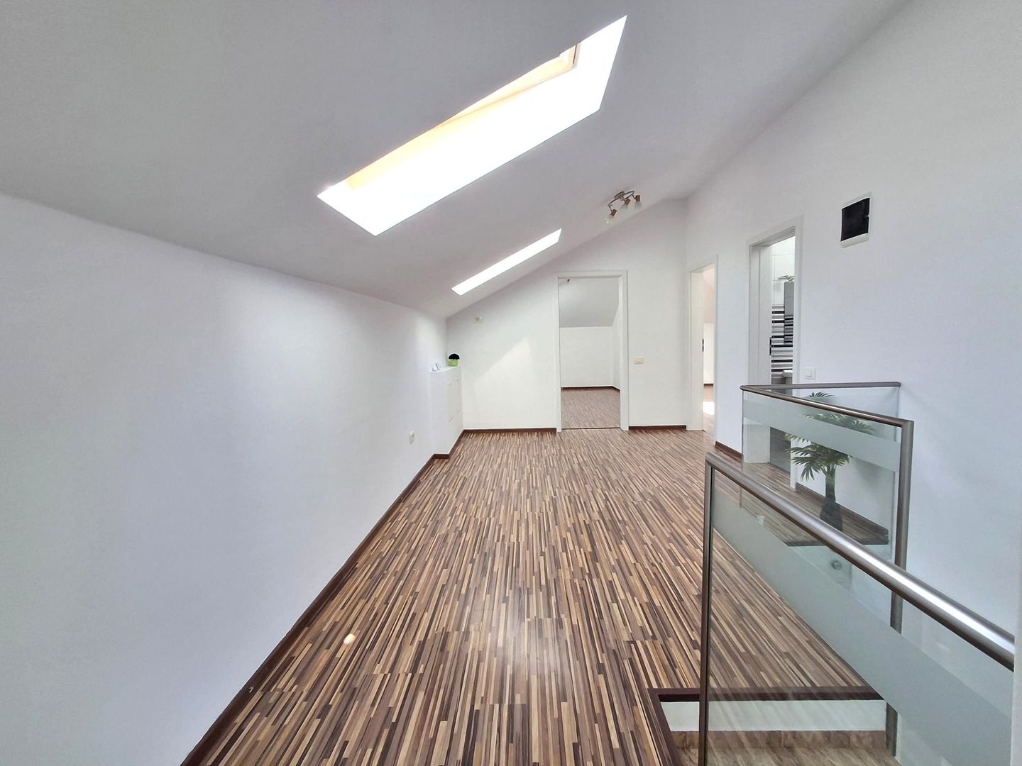 De Vanzare Apartament 4 camere  Militari  Residence - Poză 9