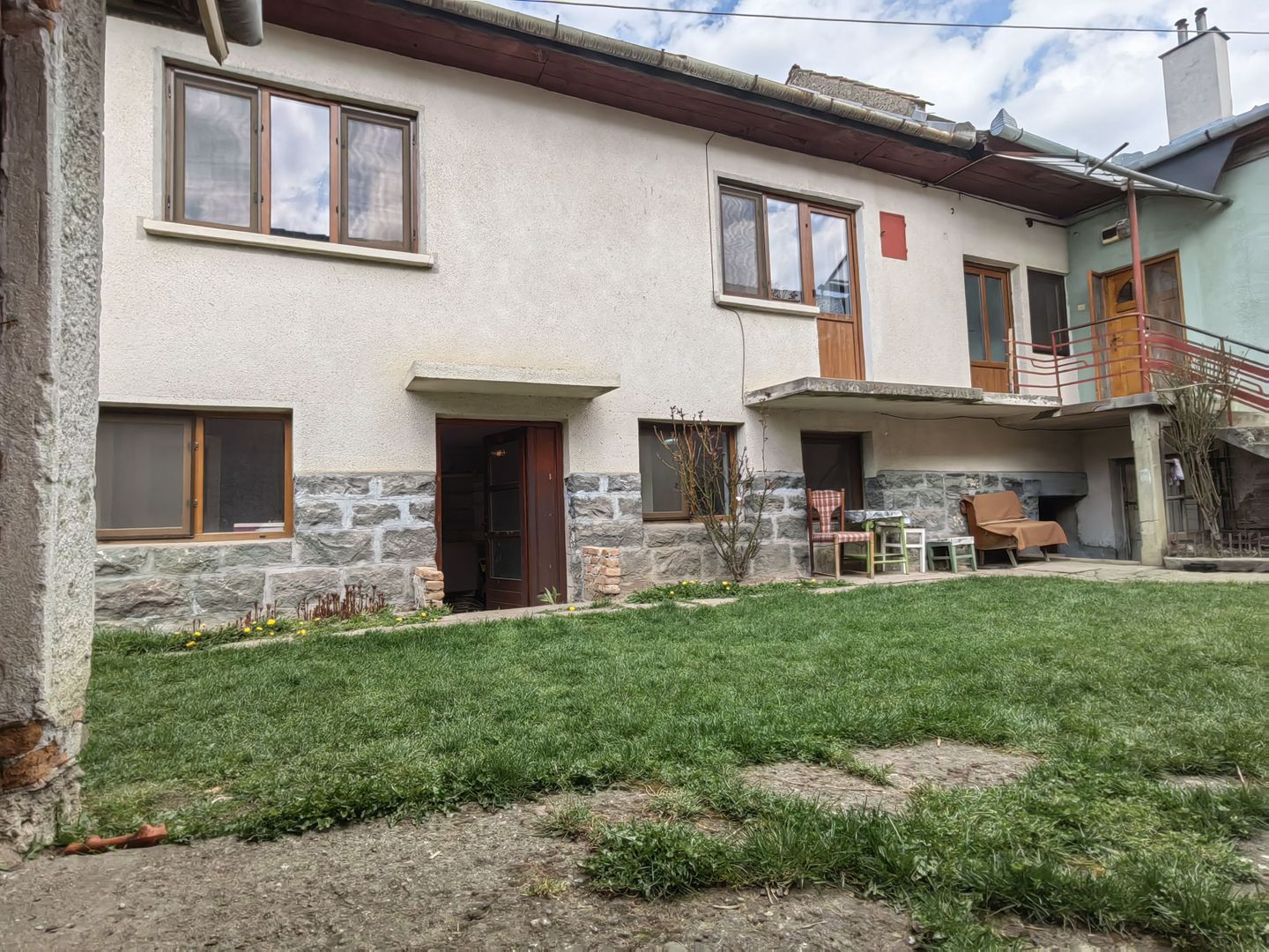 Casă cu 4 camere si teren zona Ciucului 120 m² - Poză 9