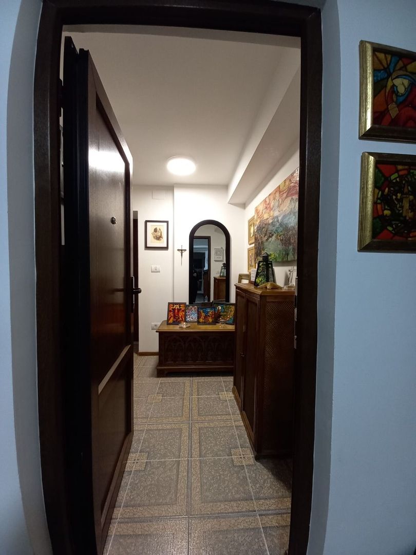Apartament central la demisol înalt - Poză 8