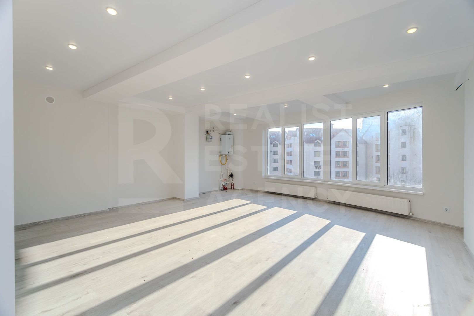 Vânzare, apartament, 4 camere, str. Boţu Pavel, Centru - Poză 1