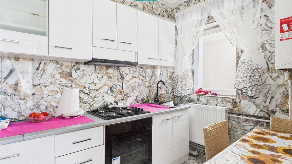 Casă cu 3 camere, anexe  locație Premium în Pecica - Poză 4