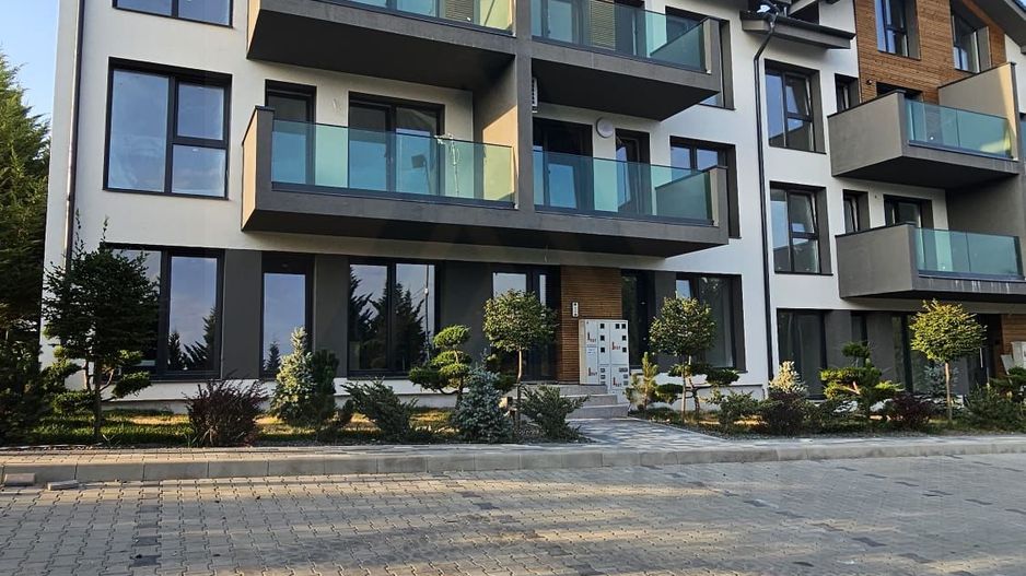 Apartament modern 49.7 mp utili 2 camere si curte 50 mp in Da Vinci - Poză 2