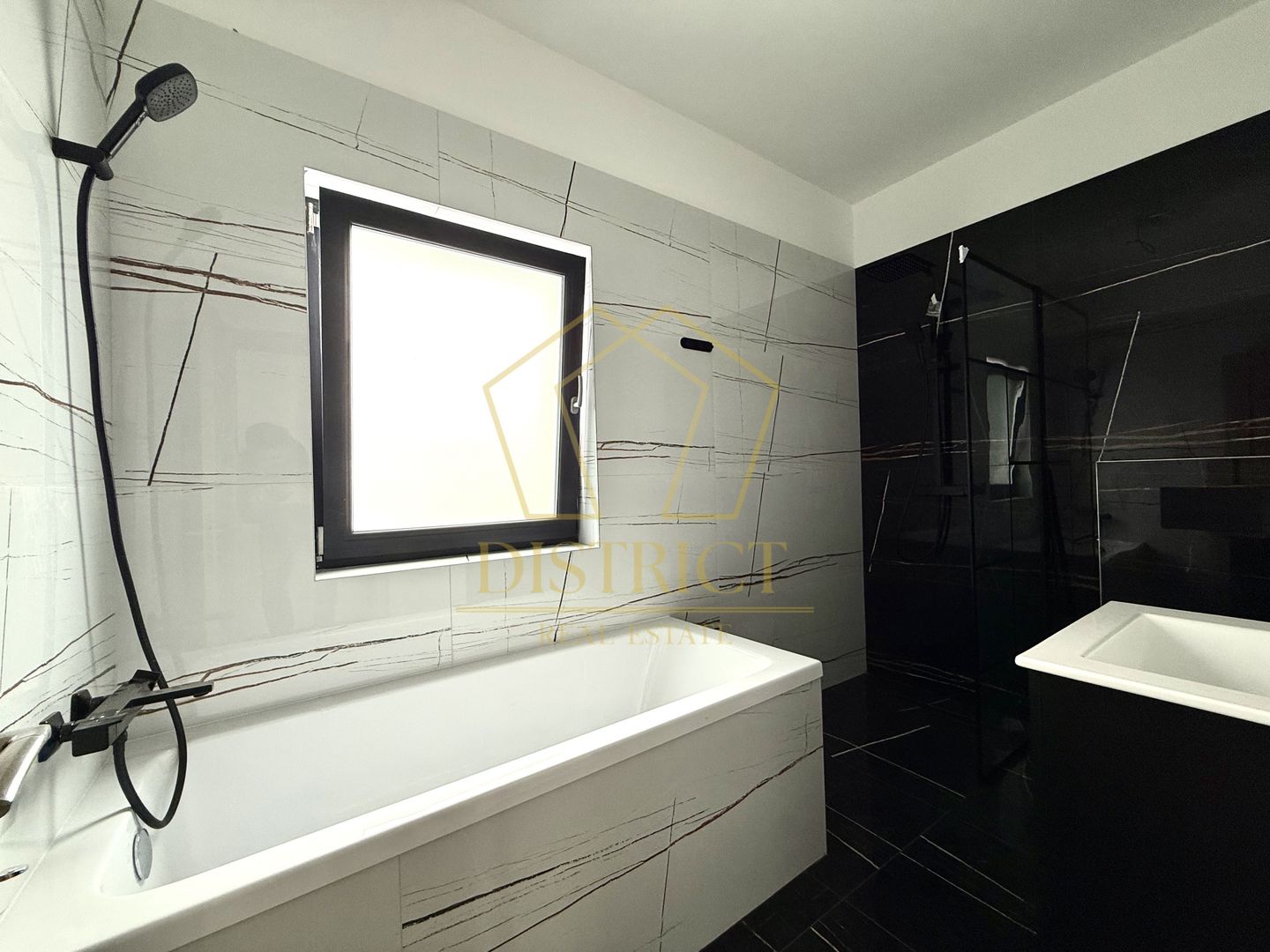 COM 0% Duplex deosebit cu 4 camere si 2 bai | Beregsau Mare - Poză 13