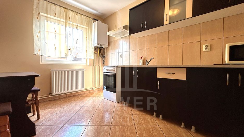 Apartament cu 3 camere, 2 băi și loc de parcare în curte – Turnișor - Poză 1