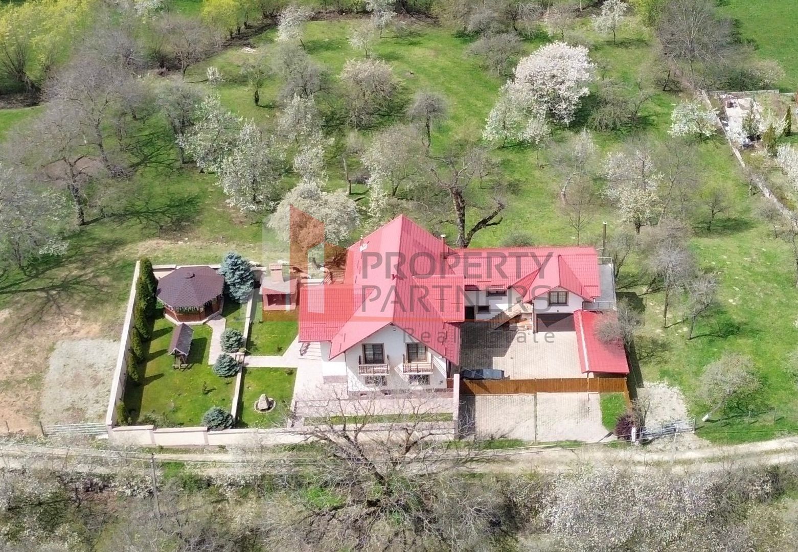Casă 5 dormitoare + casă de oaspeți, priveliște Piatra Craiului, Sohodol-Bran - Poză 1