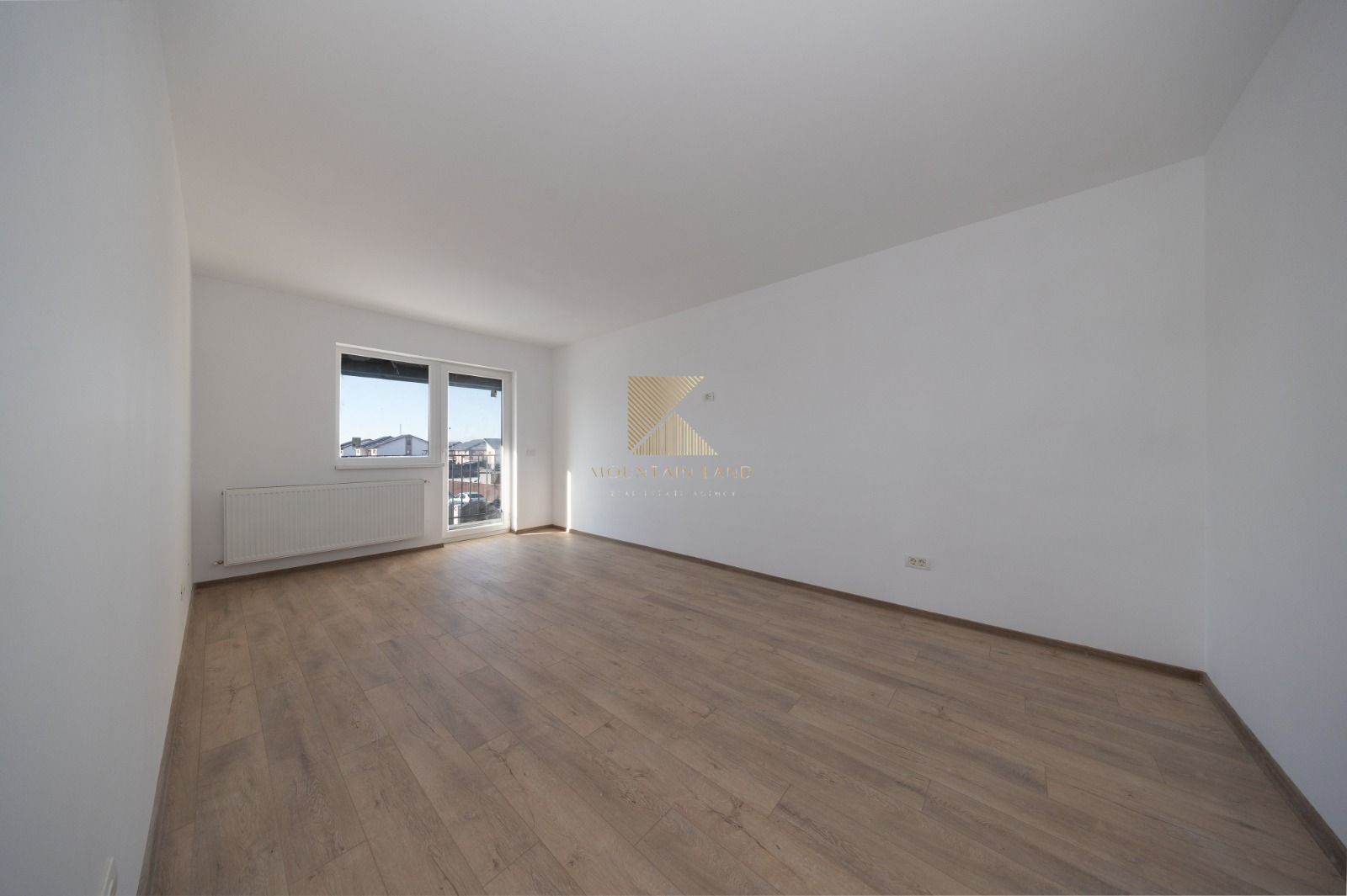 Casă modernă cu curte privată, aproape de Brașov – Cartierul Izvor - Poză 8