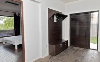 Vilă 5 dormitoare, 4 băi, 2 248mp teren, piscină. Preț: 229 000 E. - Poză 31