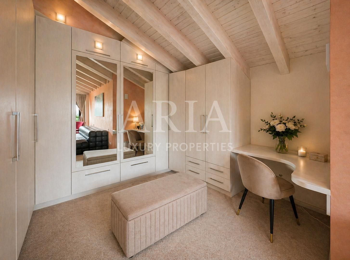 SNAGOV VILA | 36m DESCHIDERE LA LAC | PONTON 250mp | JACUZZI | SPA | BOWLING - Poză 7