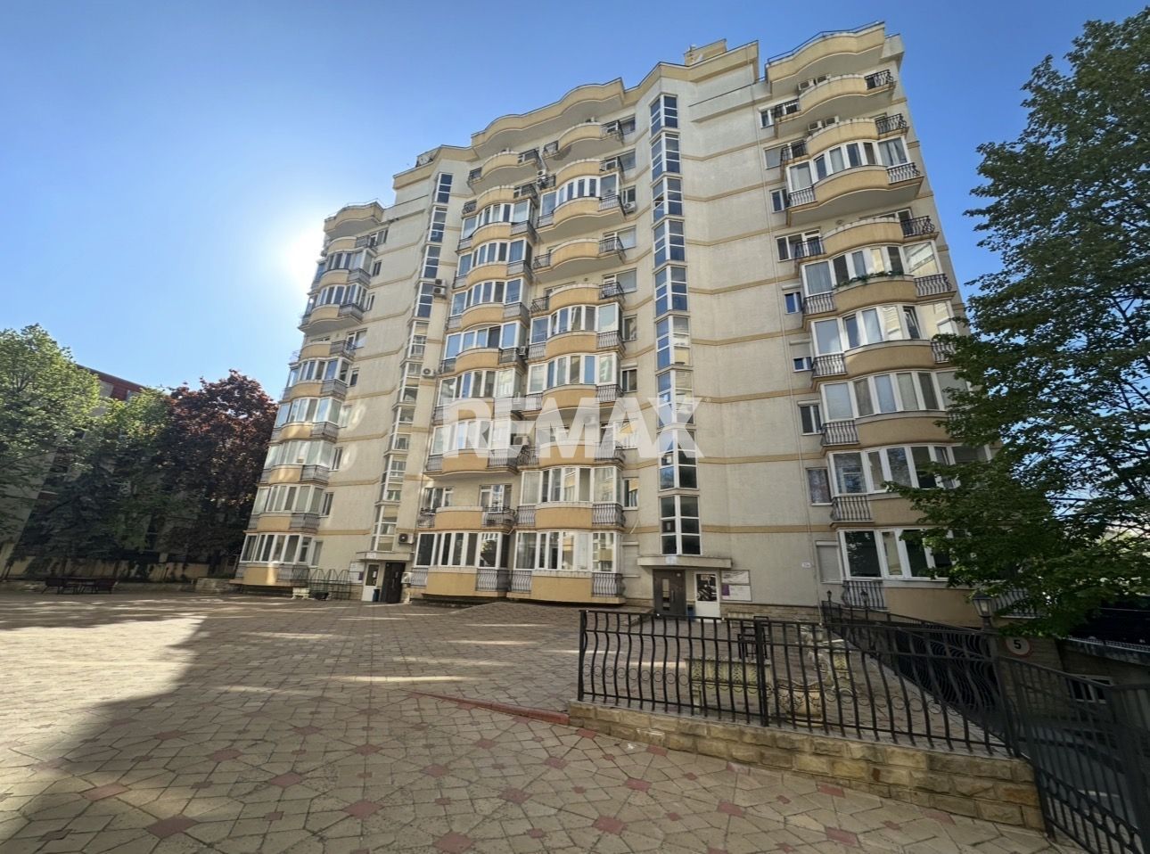 Apartament cu 2 odăi +living ultra centru, Mun. Chișinău - Poză 1