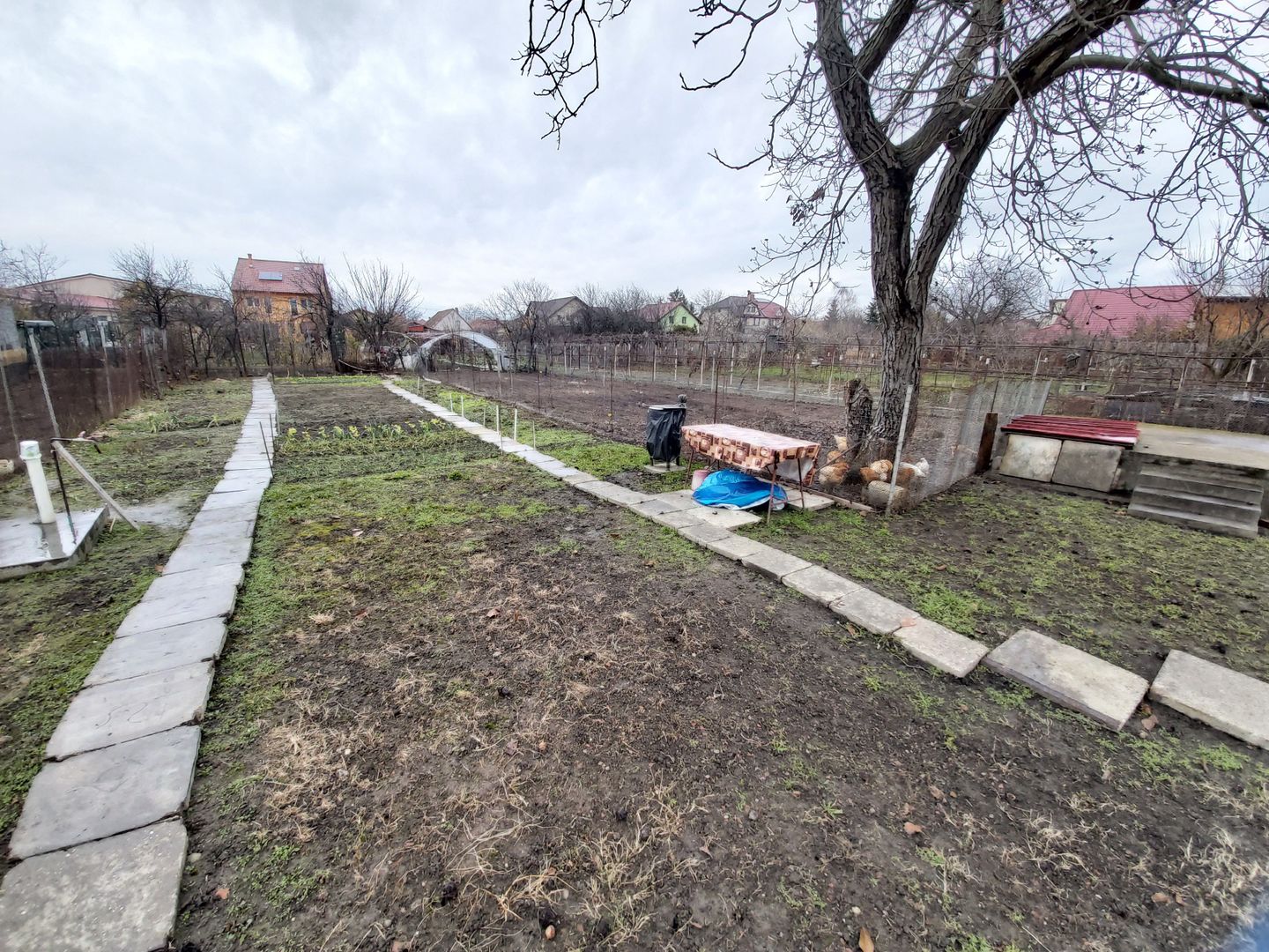 Casa de vanzare cu teren generos - Poză 11