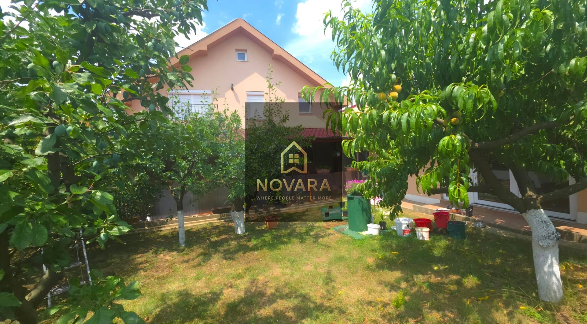 Casa langa Blue Sky cu panouri solare, garaj si terasa mare - Poză 1