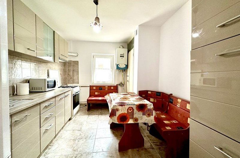 Apartament cu 4 camere zona Aradului - Poză 1