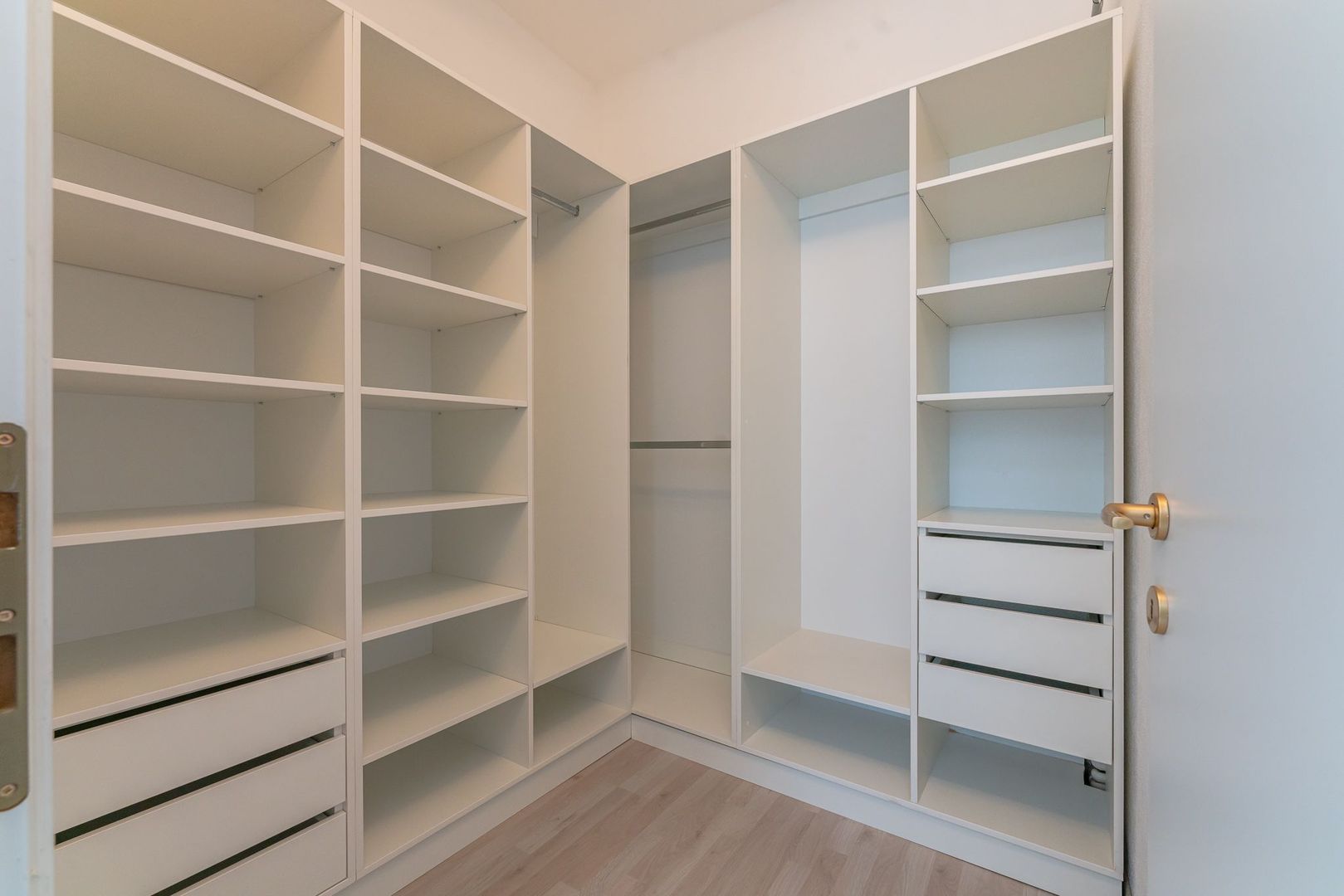 Apartament 2 camere in Centrul Istoric al Brasovului - Poză 8