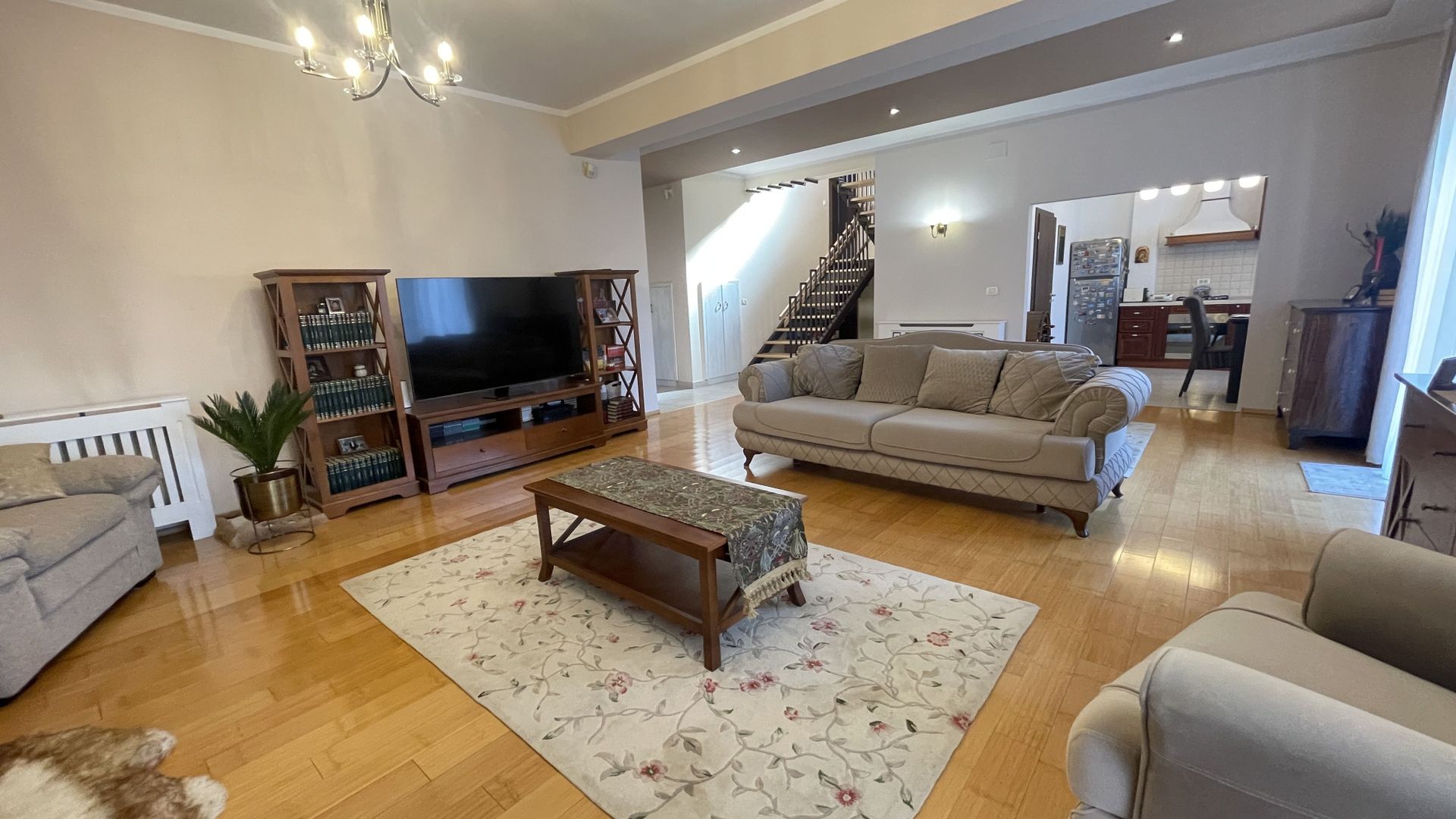 Casa eleganta si luminoasa,situata in zona de case -Mehala - Poză 3